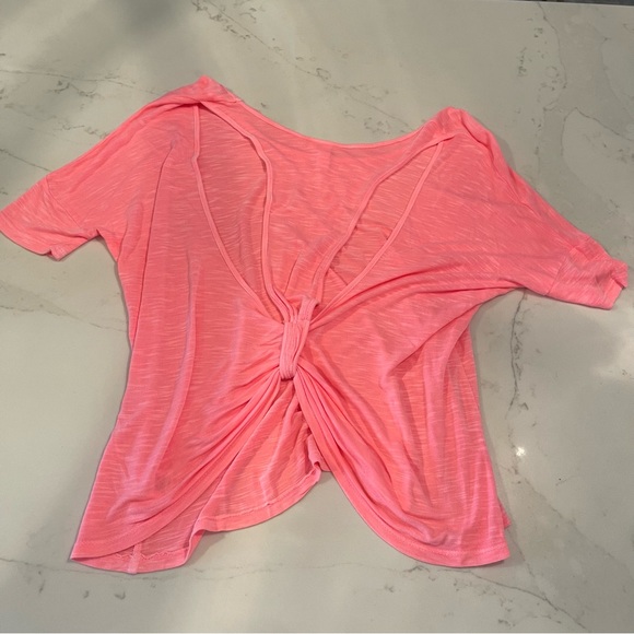 NWOT LF emma + sam neon pink cut out cropped tshirt - Picture 9 of 14